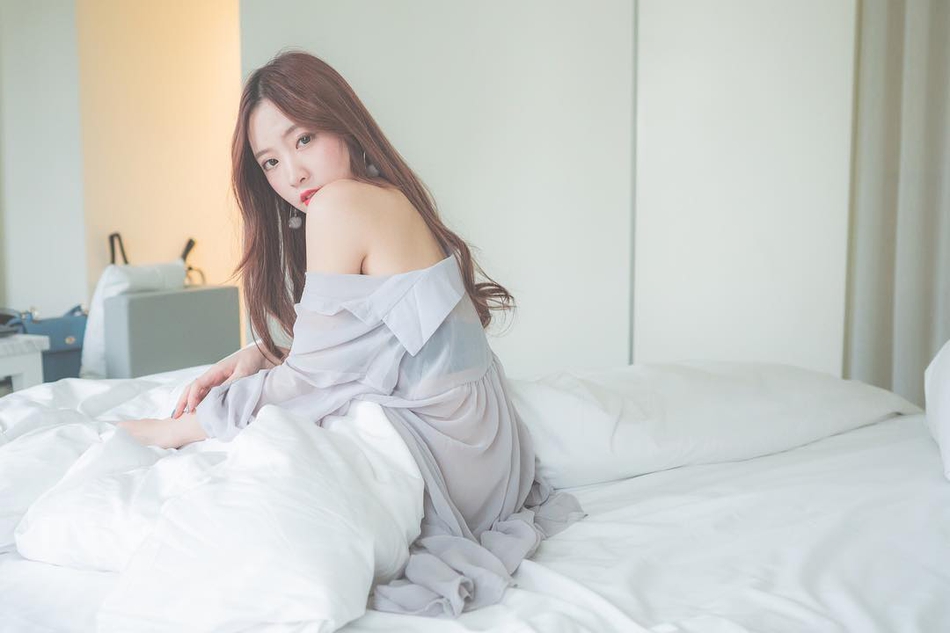 冲浪少女甜美妖娆 身材犯规搭配精致面容