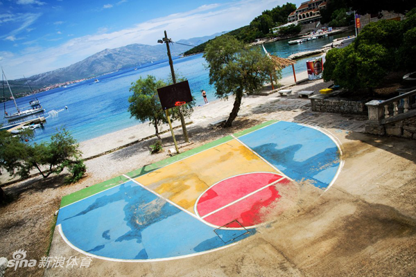 九大绝美篮球场！教练 我想打球