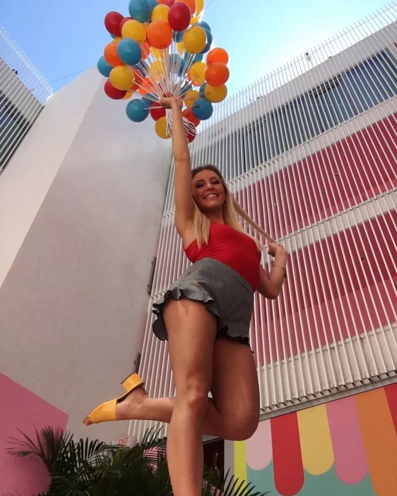 美艳步行者啦啦队员身材绝佳 身为管理学高材生才貌双全