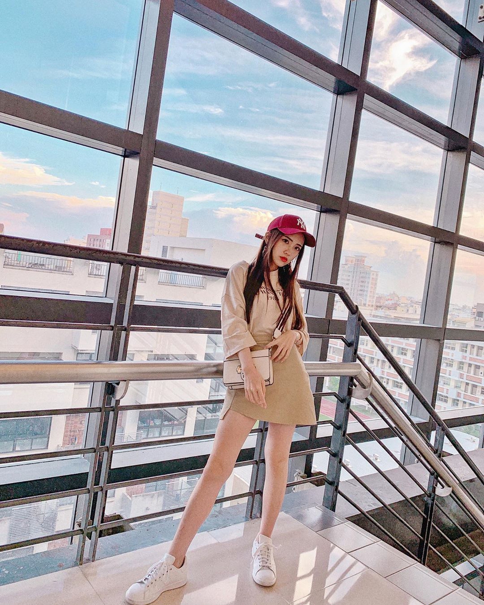 冲浪少女甜美妖娆 身材犯规搭配精致面容