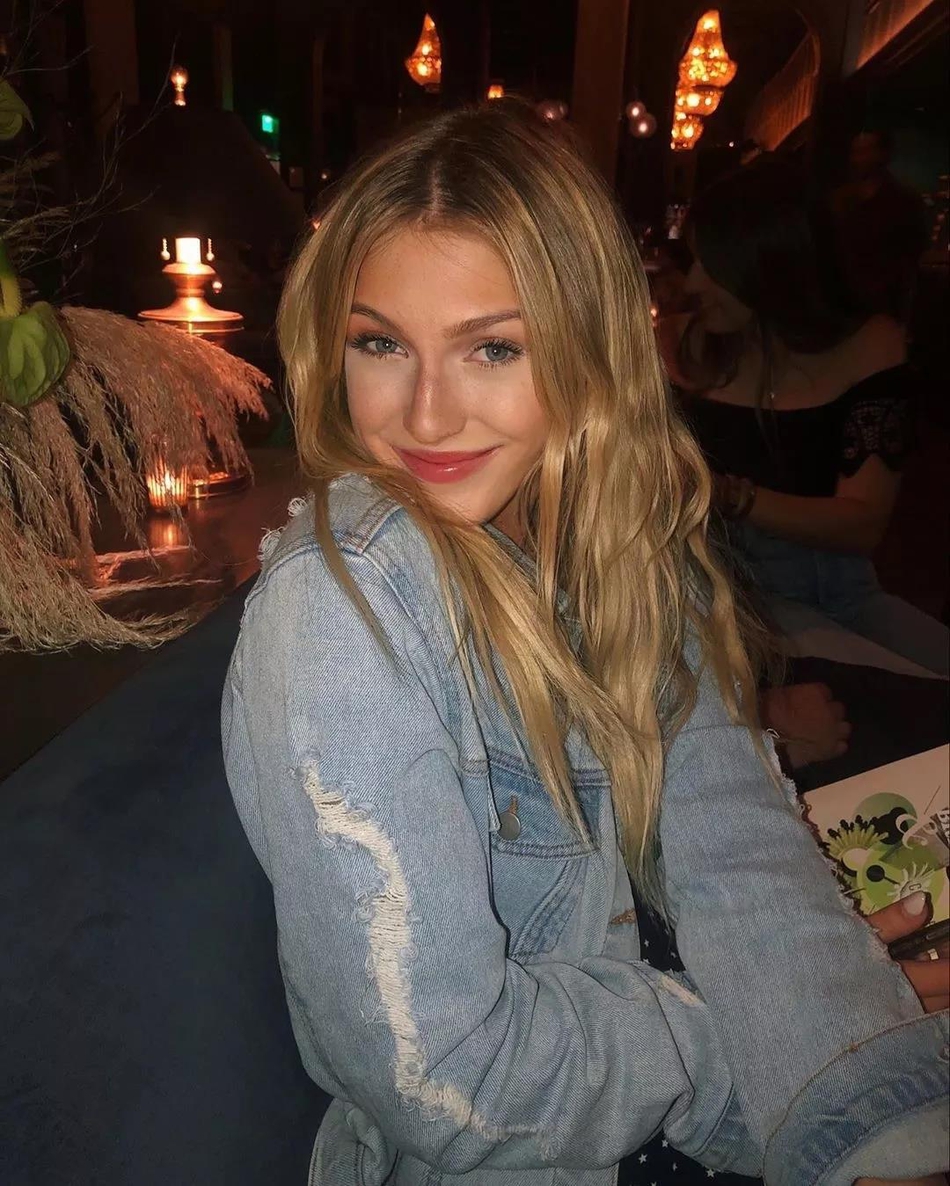 鹈鹕美女拉拉队员靓照来袭!一身透视装青春洋溢