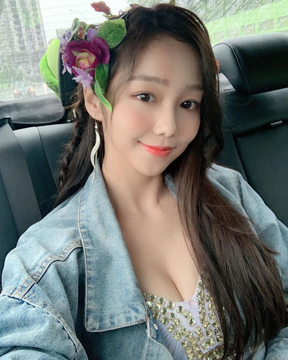 175长腿美女！ 魔鬼身形+甜美脸庞