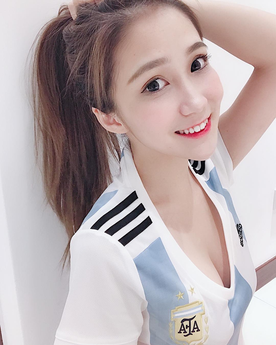 泳装美女完美身材 气质上佳还有大长腿