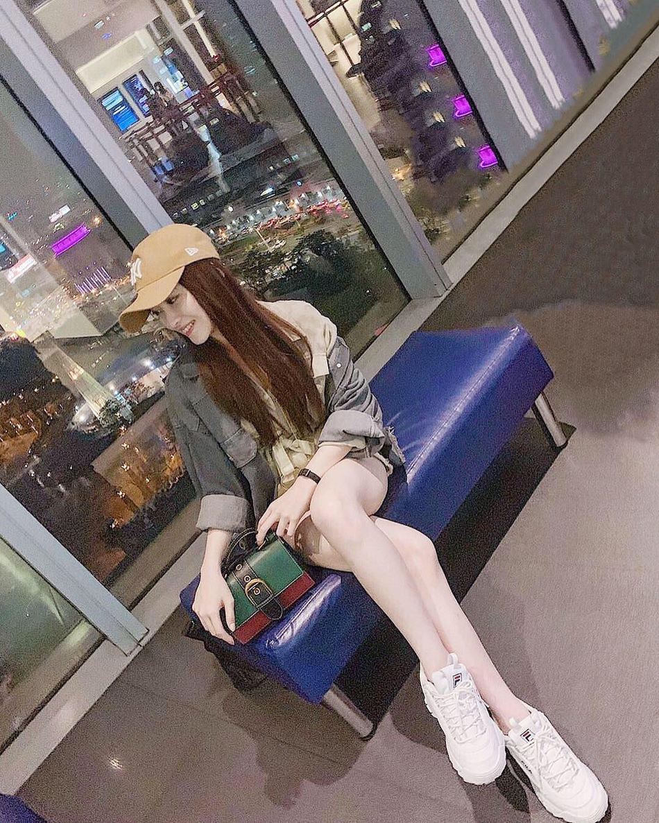 冲浪少女甜美妖娆 身材犯规搭配精致面容