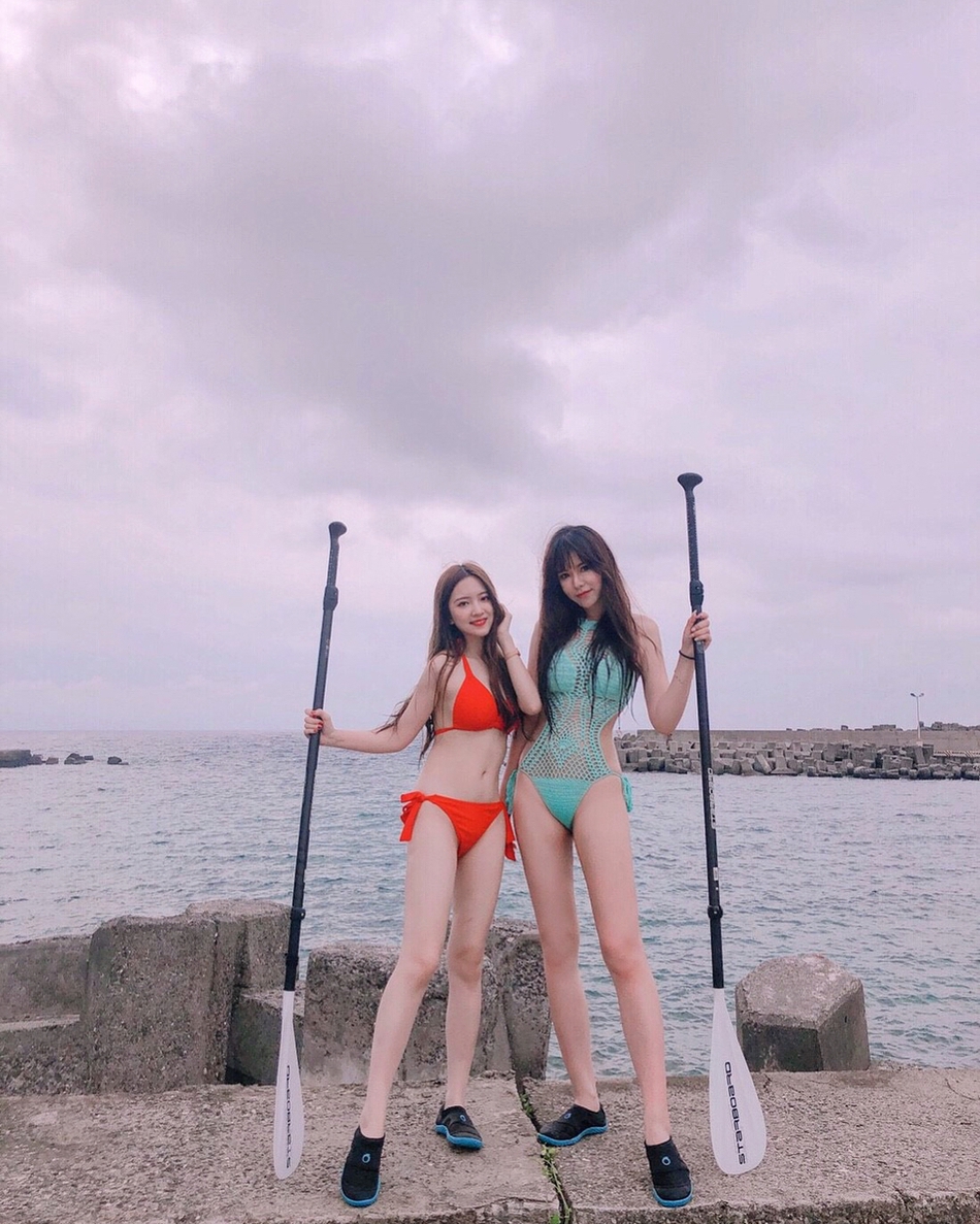 冲浪少女甜美妖娆 身材犯规搭配精致面容