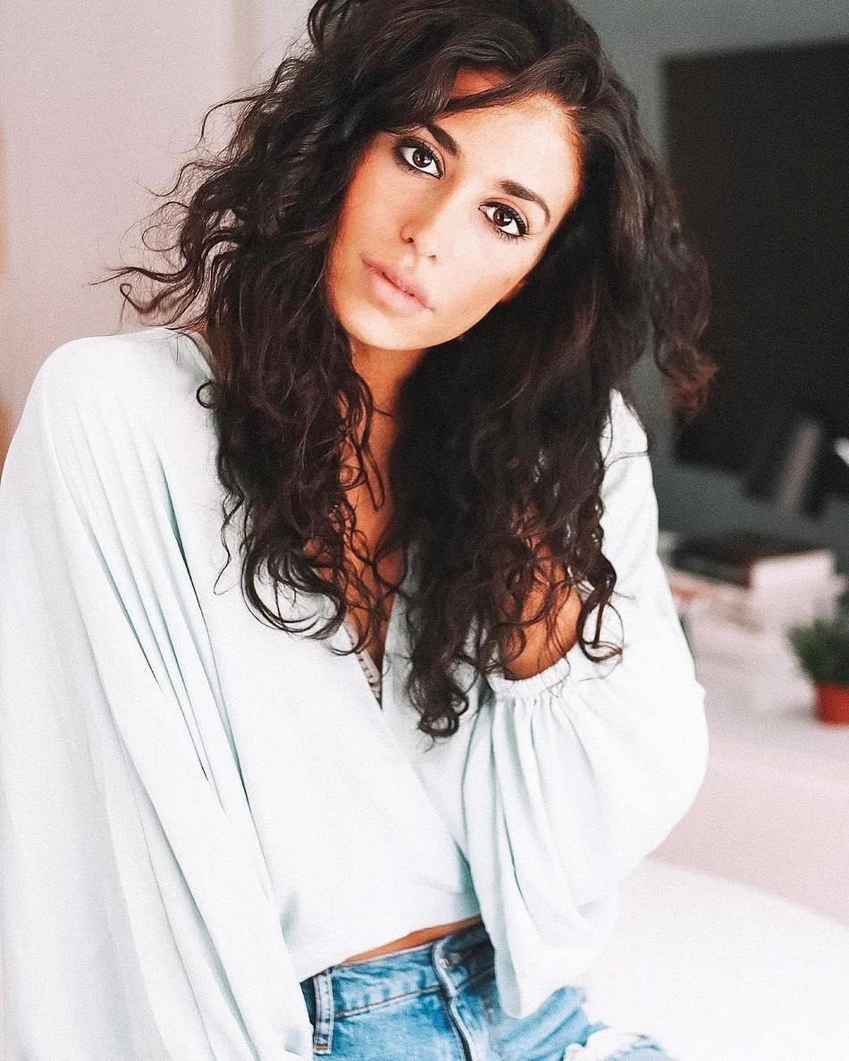 24岁绿军啦啦队身材绝佳！居然还是个艺术家，擅长舞蹈和室内设计