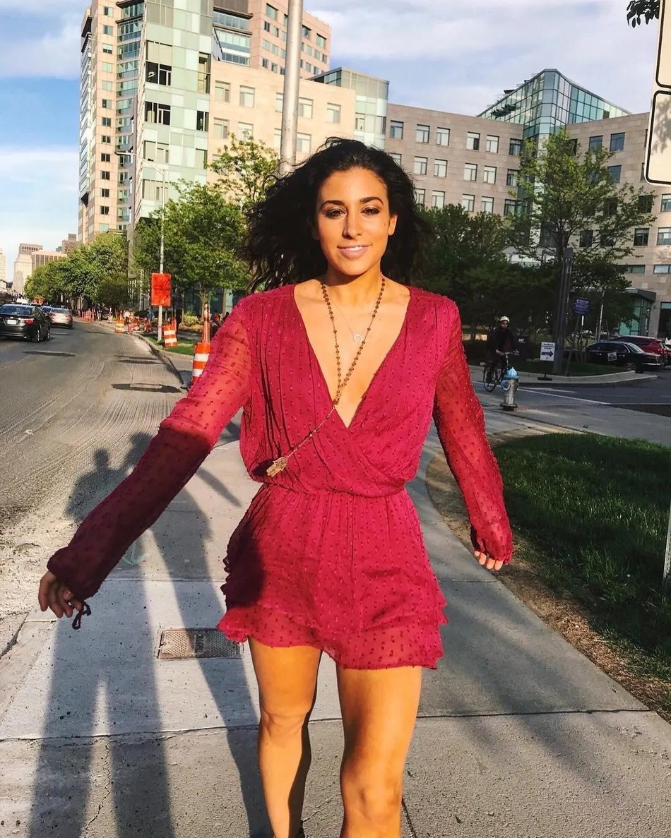 24岁绿军啦啦队身材绝佳！居然还是个艺术家，擅长舞蹈和室内设计