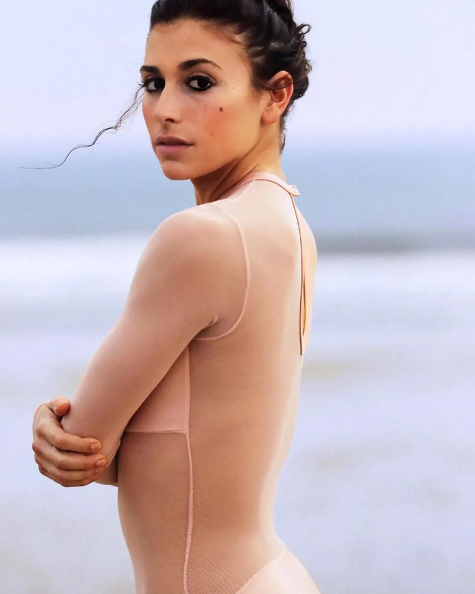 24岁绿军啦啦队身材绝佳！居然还是个艺术家，擅长舞蹈和室内设计