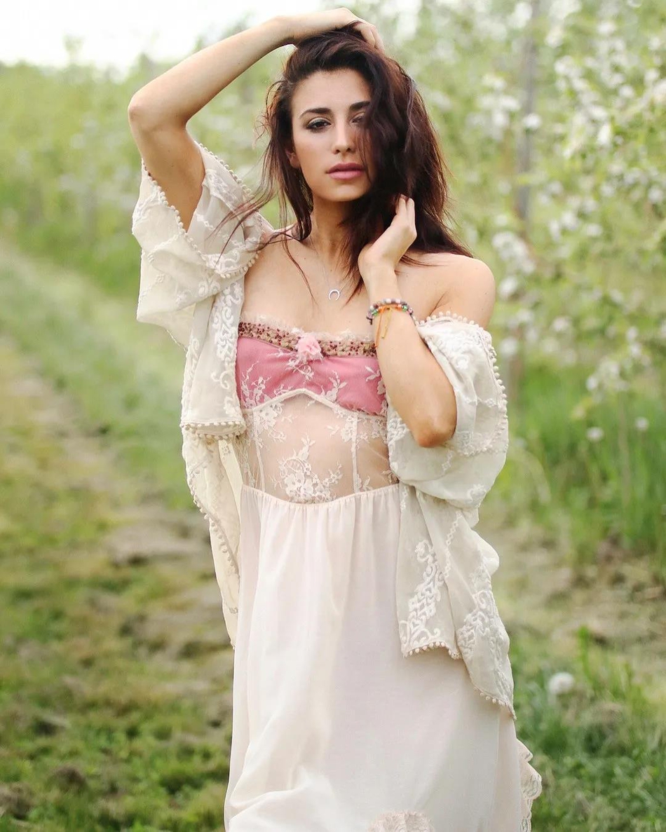 24岁绿军啦啦队身材绝佳！居然还是个艺术家，擅长舞蹈和室内设计