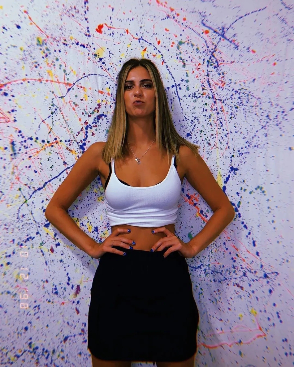 公牛拉拉队员身材绝佳妩媚动人！微微嘟起的小嘴巴，这才叫女人味