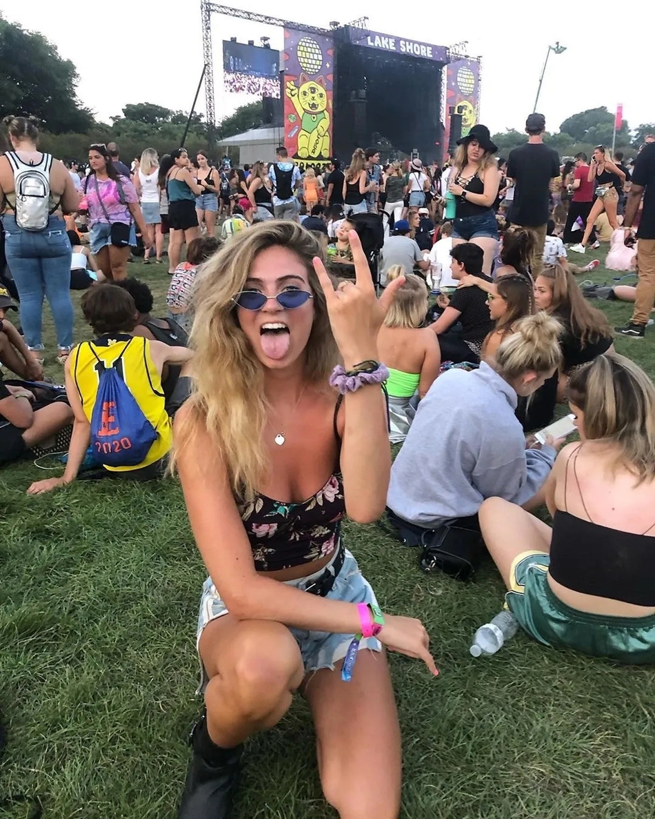 公牛拉拉队员身材绝佳妩媚动人！微微嘟起的小嘴巴，这才叫女人味