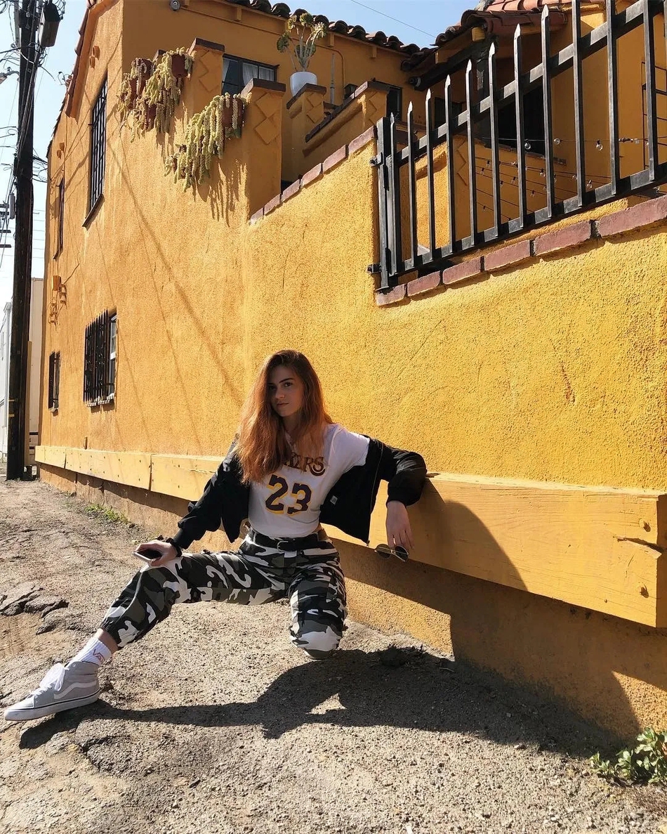 公牛拉拉队员身材绝佳妩媚动人！微微嘟起的小嘴巴，这才叫女人味