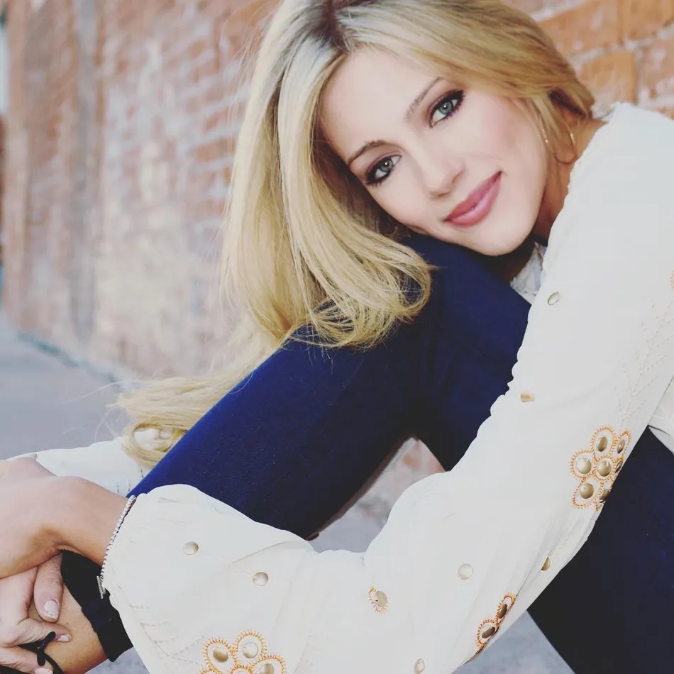 霍纳赛克女儿再出绝美球衣照！这长腿！这颜值！爱了爱了