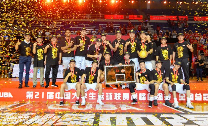 北大胜清华夺CUBA三连冠 姚明颁奖马布里现身