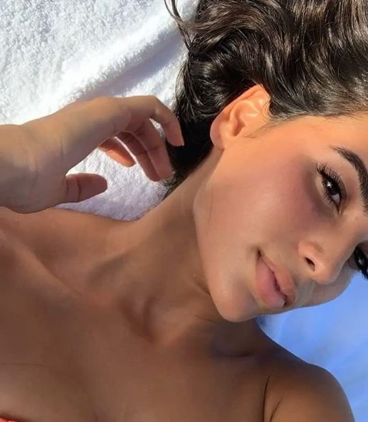 品味逐渐登化！库兹马点赞嫩模美臀照 两人互关接下来怎么发展？