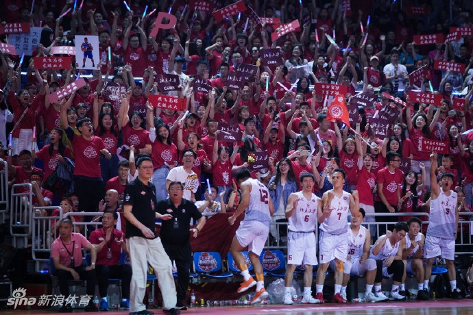 北大胜清华夺CUBA三连冠 姚明颁奖马布里现身