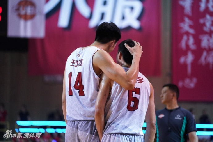 北大胜清华夺CUBA三连冠 姚明颁奖马布里现身