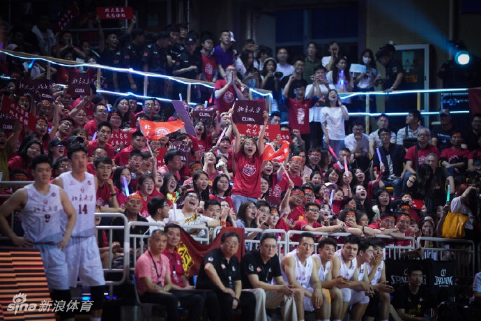 北大胜清华夺CUBA三连冠 姚明颁奖马布里现身