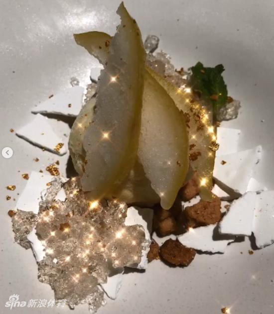 福建悍将与女友相恋一周年大秀恩爱