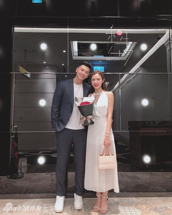 福建悍将与女友相恋一周年大秀恩爱