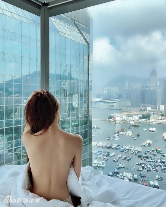 福建悍将与女友相恋一周年大秀恩爱