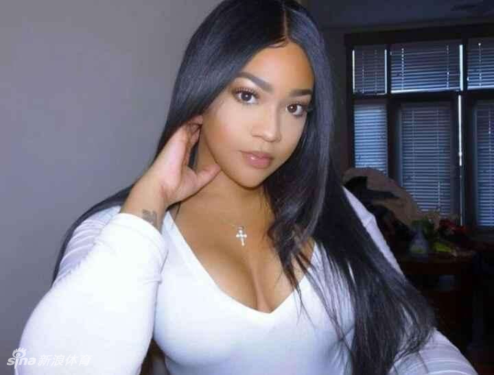 AI晒出爱女靓照祝其生日快乐 25岁满满成熟女人范儿