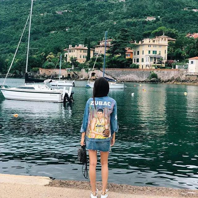 洛城高塔恋上绝美佳人!酷爱马术运动 二人在豪华游艇上热吻