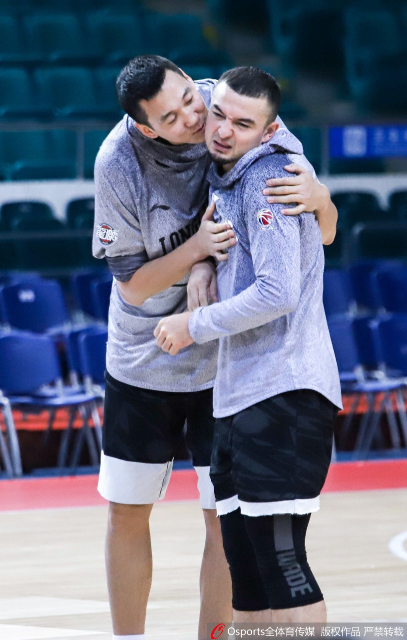 中国篮球另类七夕情人节:晓川小丁深情满满