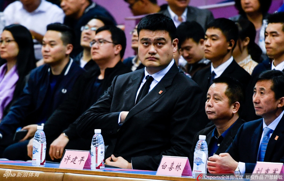 姚明亲临现场观看WCBA总决赛生死战
