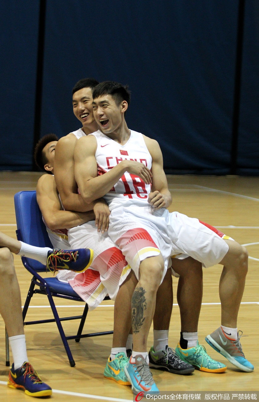 中国篮球另类七夕情人节:晓川小丁深情满满