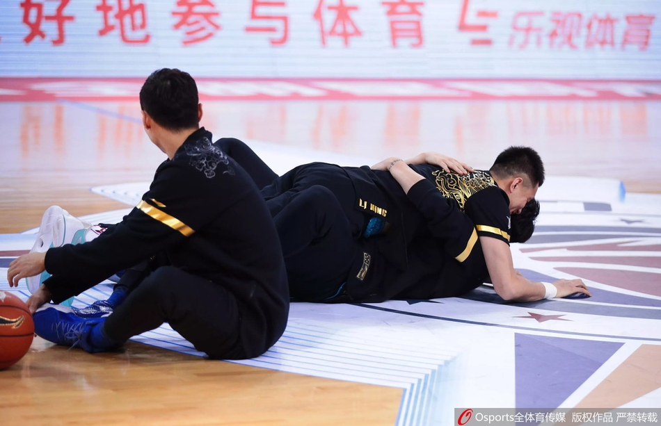 中国篮球另类七夕情人节:晓川小丁深情满满