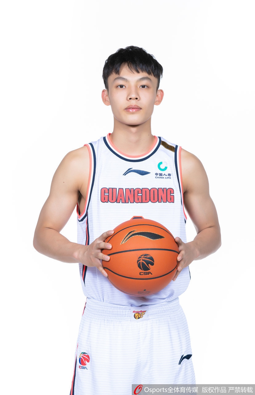 广东队新赛季定妆照出炉!