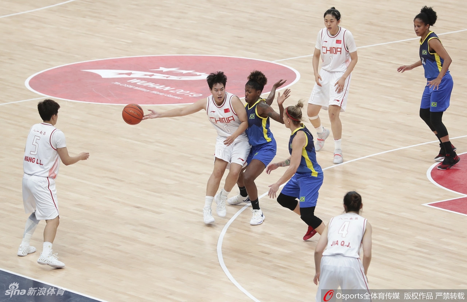 军运会-中国女篮夺得金牌