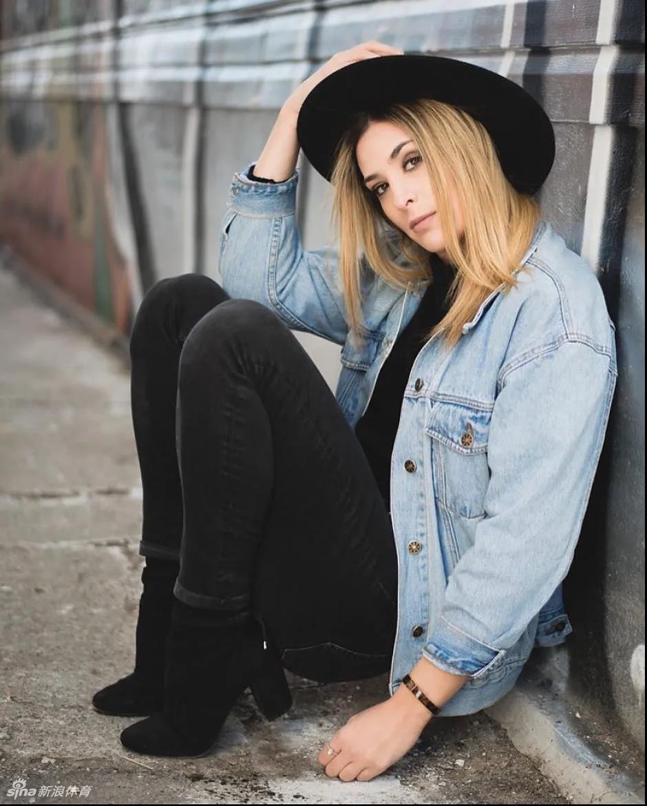 猛龙啦啦队员海边大秀绝美背影！阳光沙滩衬托下让人浮想联翩