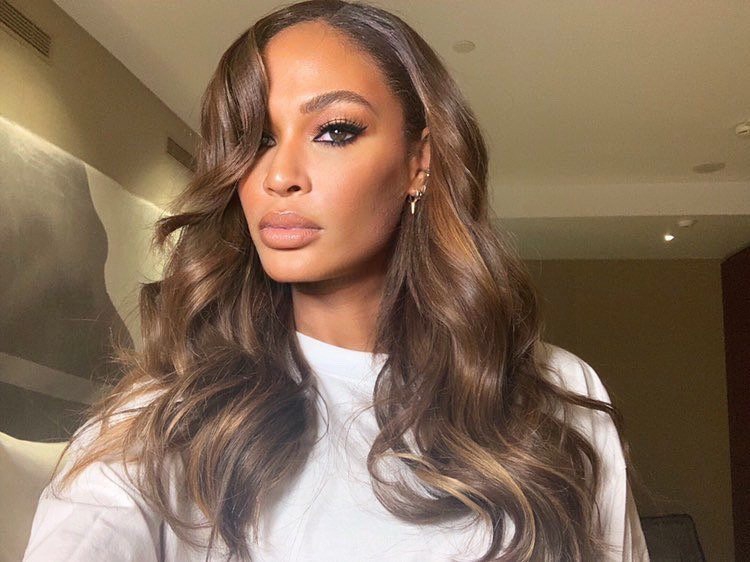 脚踏两条船？库兹马又搭上美女模特 这身材逆天了