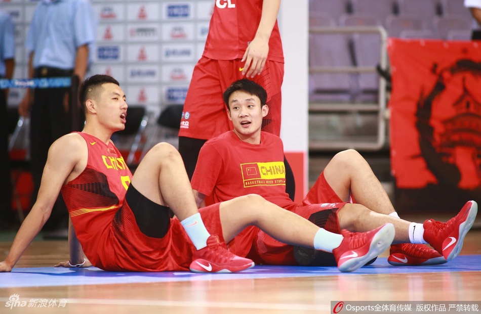 翟晓川与小丁基情满满!不愧是孩儿干爹