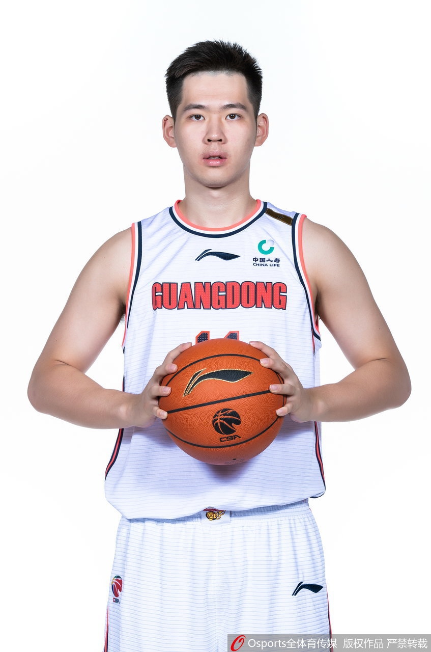 广东队新赛季定妆照出炉!