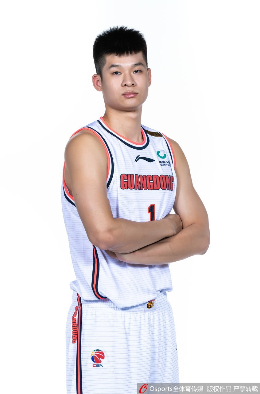 广东队新赛季定妆照出炉!