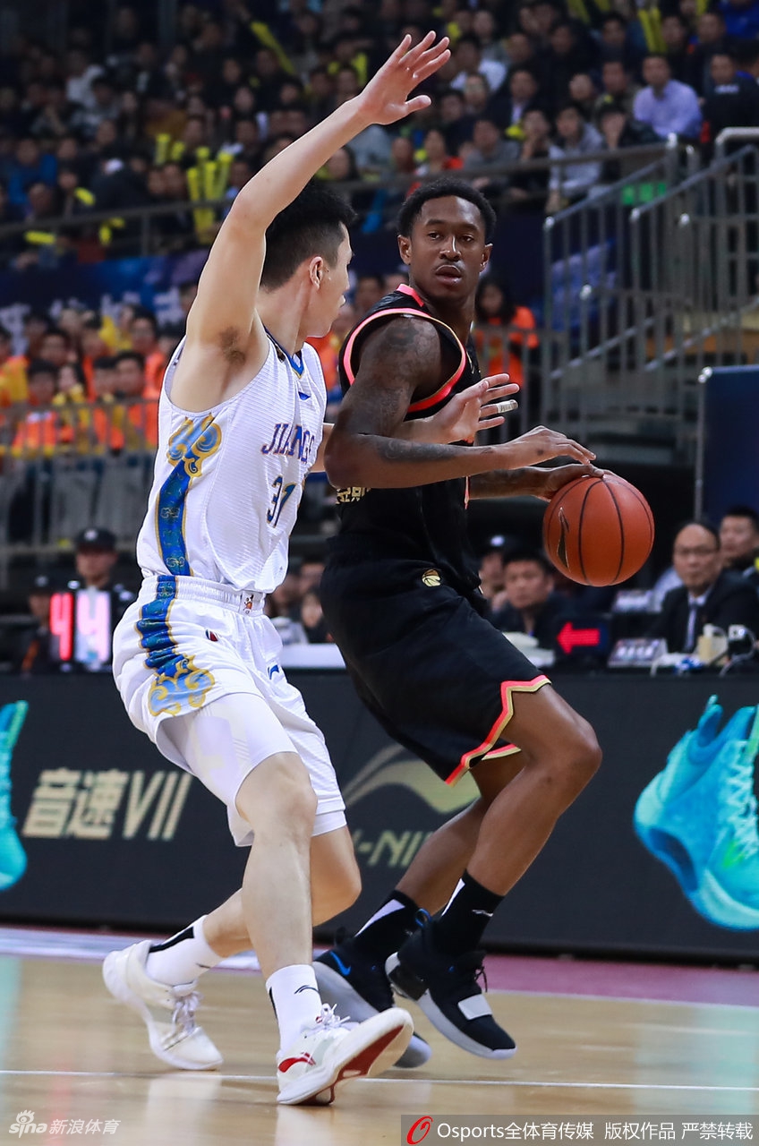 CBA1/4决赛：肯帝亚108-135广东