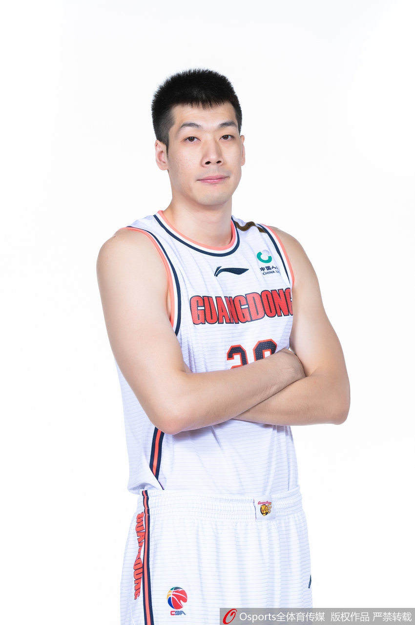 广东队新赛季定妆照出炉!