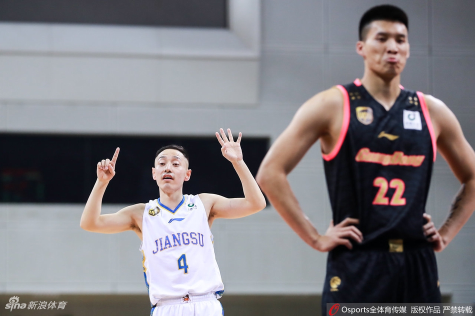 CBA1/4决赛：肯帝亚108-135广东