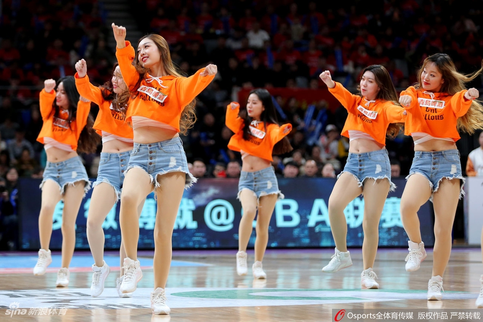 颜值逆天！辽宁啦啦队性感热舞