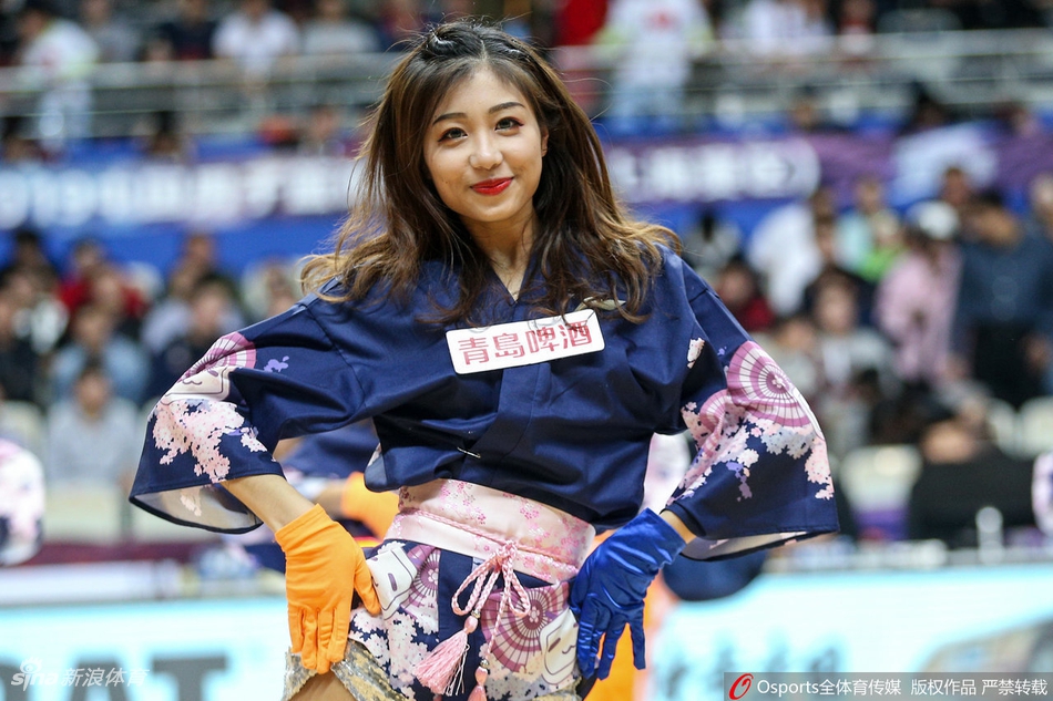 上海啦啦队花式造型温婉动人