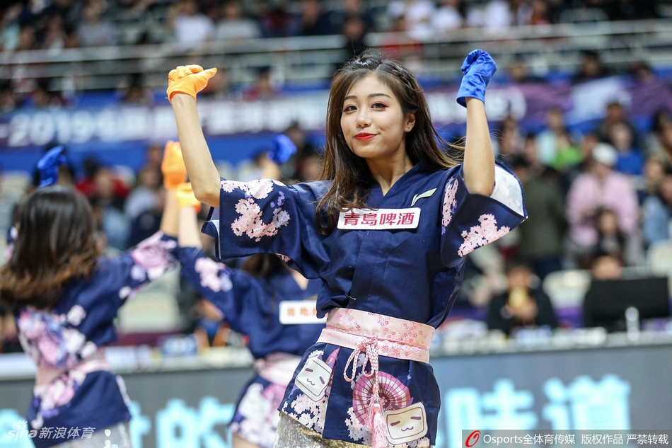 上海啦啦队花式造型温婉动人