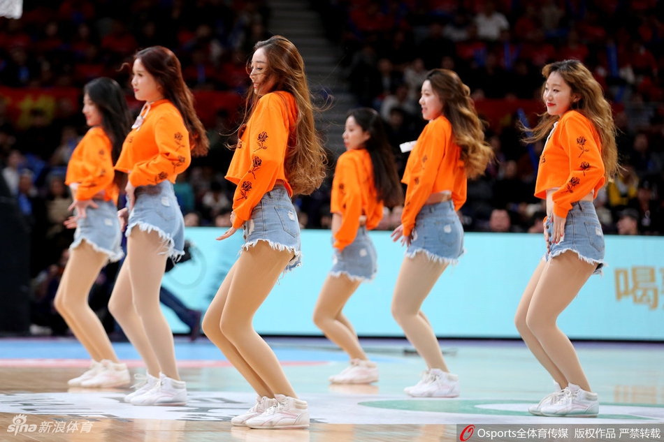 颜值逆天！辽宁啦啦队性感热舞