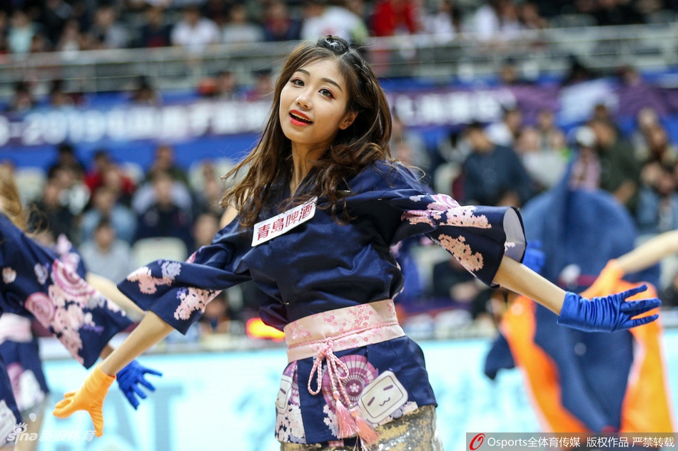 上海啦啦队花式造型温婉动人