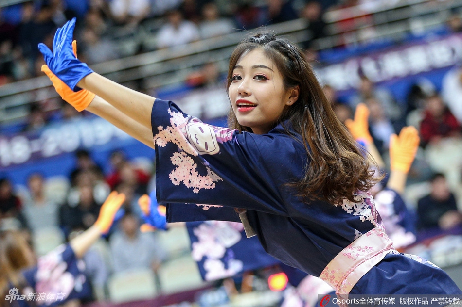 上海啦啦队花式造型温婉动人
