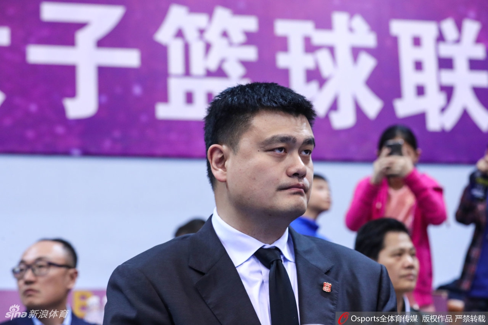 姚明亲临现场观看WCBA总决赛生死战