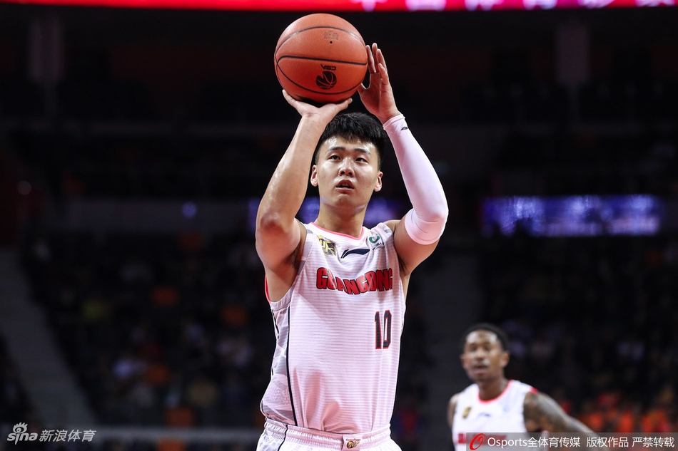 四分之一决赛：广东137-108肯帝亚