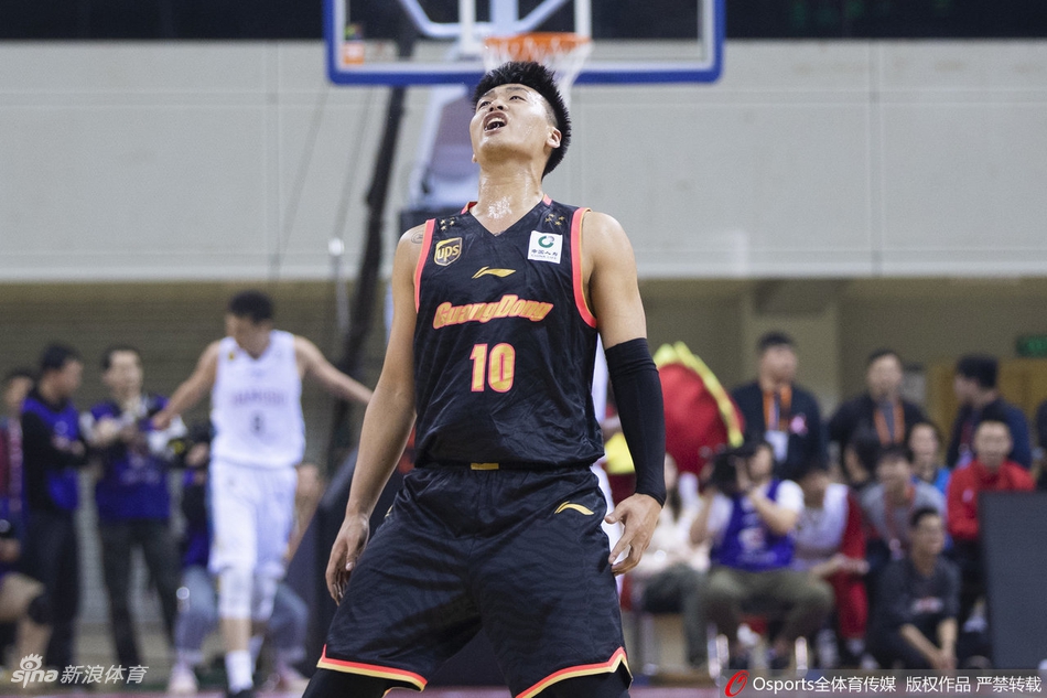 CBA1/4决赛：肯帝亚108-135广东